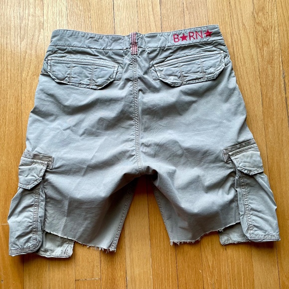 BERNA CUT OFF CARGO SHORTS SIZE 32 EXCELLENT CONDITION. - Picture 2 of 7
